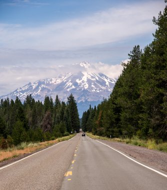 The Road to Mount Shasta clipart