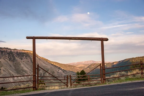 Porta de entrada para aventura — Fotografia de Stock