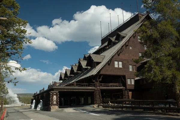 Old Faithful Lodge — Stockfoto