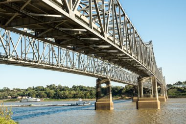 Natchez köprüyü geçtikten