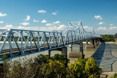 mississippi Nehri üzerinde köprü