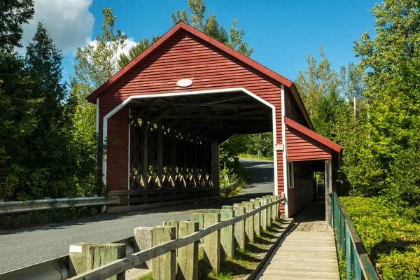 Histórico Puente Cubierto Zona Rural Quebec Canadá — Foto de Stock