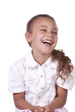 yalıtılmış bir arka plan üzerinde poz, güzel, sevimli küçük kız