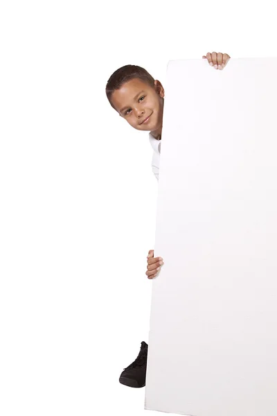 Lindo niño sosteniendo un cartel en blanco — Foto de Stock