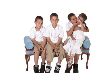 erkek ve kız kardeşi poz