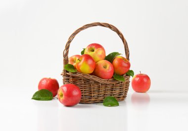 basketful Kırmızı elma
