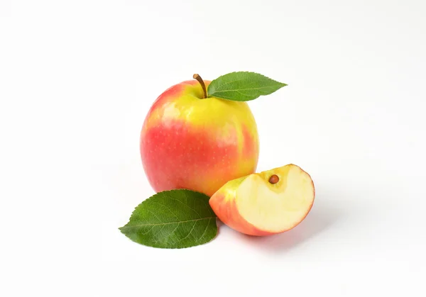 One whole apple and a quarter — Stock Photo, Image
