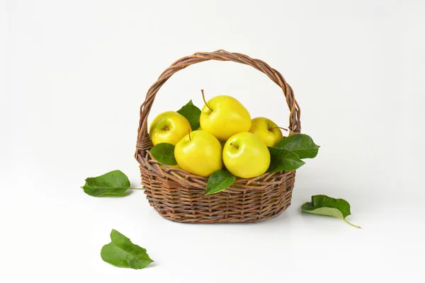 Basket of apples — Stock Photo, Image