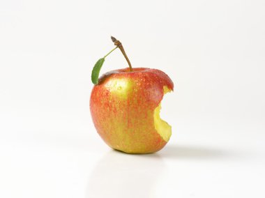 Alınan bir ısırık ile kırmızı elma