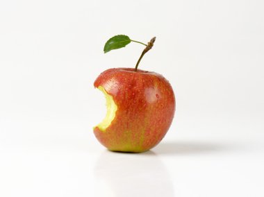 Alınan bir ısırık ile kırmızı elma