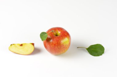 bir elma ve bir çeyrek Bilbo'yu