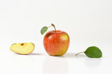 bir elma ve bir çeyrek Bilbo'yu