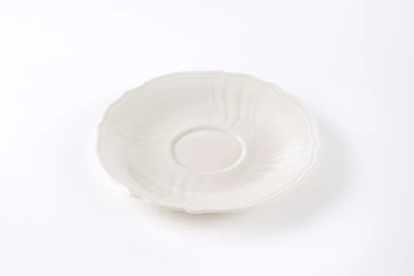 Элегантная белая тарелка — стоковое фото