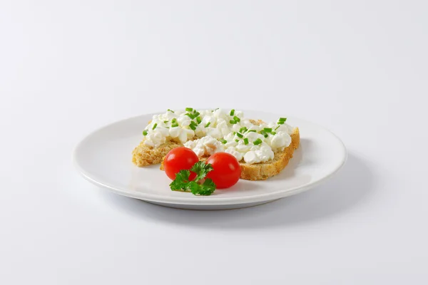 Bread with cottage cheese — Stock Photo, Image