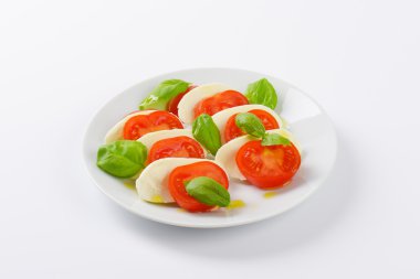 taze caprese salatası