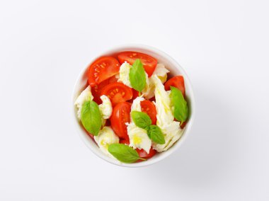 taze caprese salatası