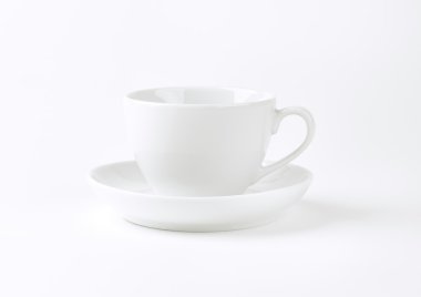 Kahve fincanı ve çay tabağı.