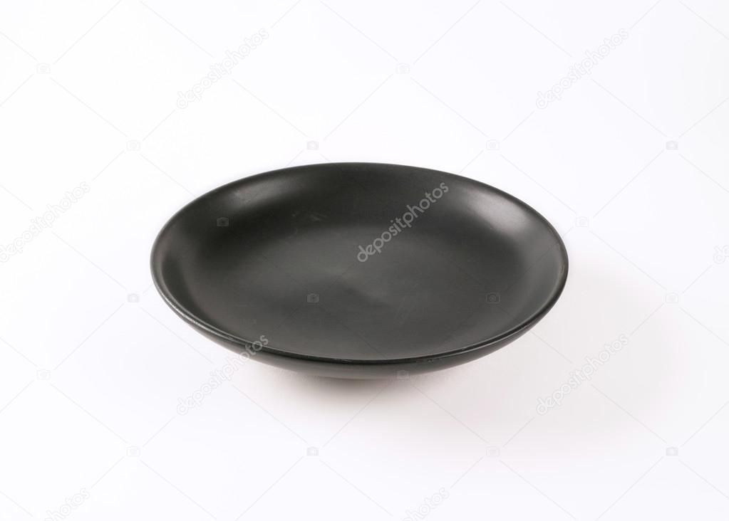 empty black plate