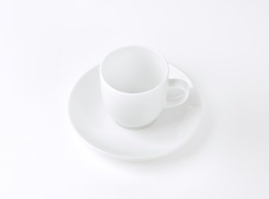 Kahve fincanı ve çay tabağı.