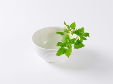 Beyaz kase taze Melisa