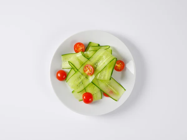 Fette sottili di cetriolo e pomodorini — Foto Stock