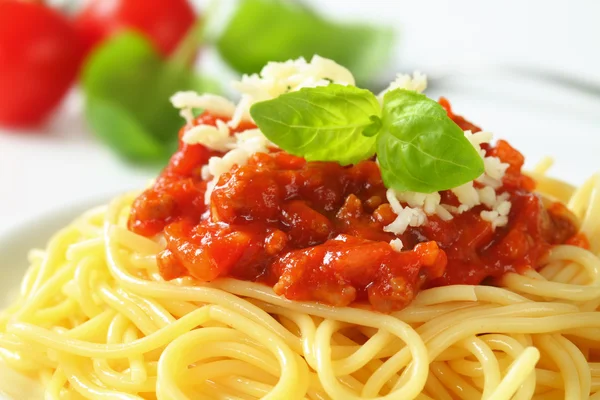 Espaguetis con salsa de tomate a base de carne — Foto de Stock