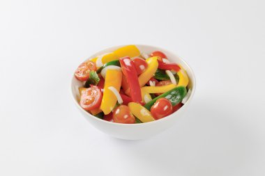 Karışık taze biber ve domates salatası