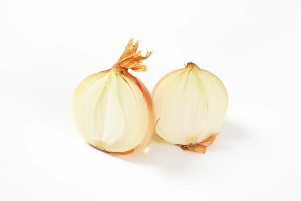 Halved raw onion — Stock Photo, Image