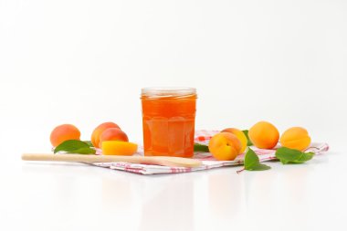 Kayısı reçeli kavanozu