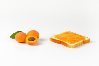 Kayısı reçelli ekmek