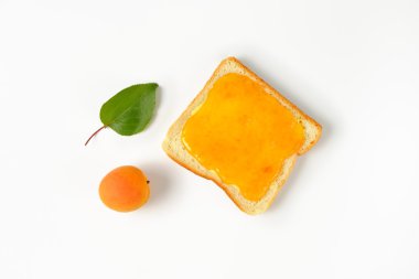 Kayısı reçelli ekmek