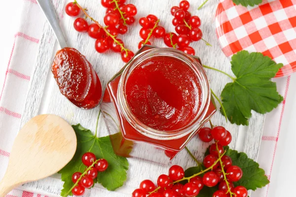 Красное смородиновое желе — стоковое фото