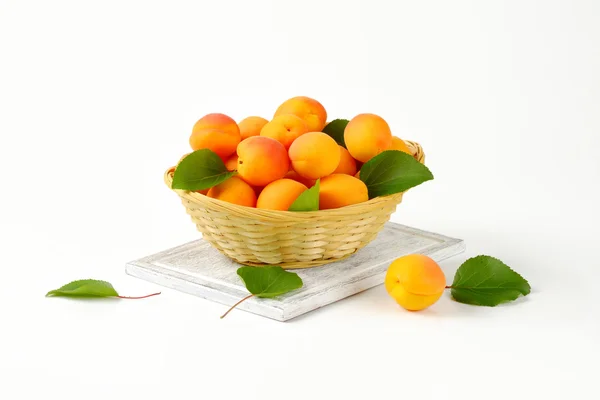 Fresh ripe apricots — Stock Photo, Image