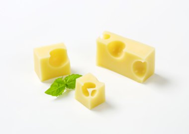 emmental peyniri parçaları