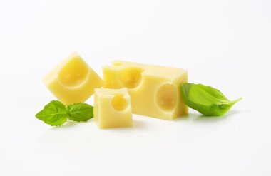 emmental peyniri parçaları