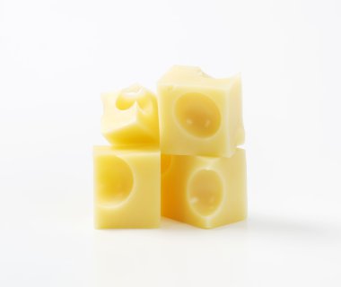 emmental peyniri parçaları