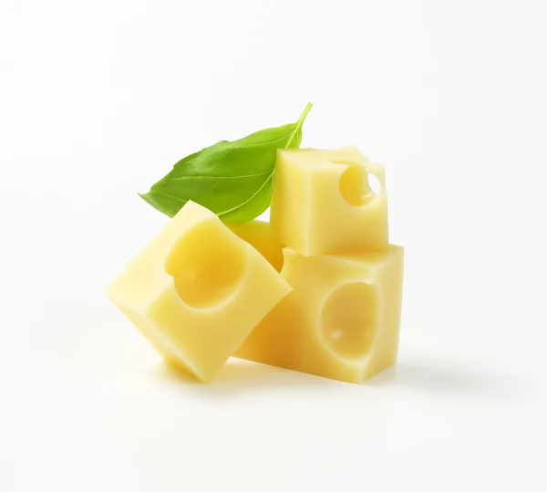 Trozos de queso emmental —  Fotos de Stock