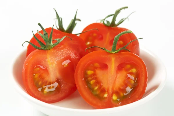 Rohe Tomatenhälften — Stockfoto