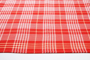 Kırmızı ve beyaz masa örtüleri