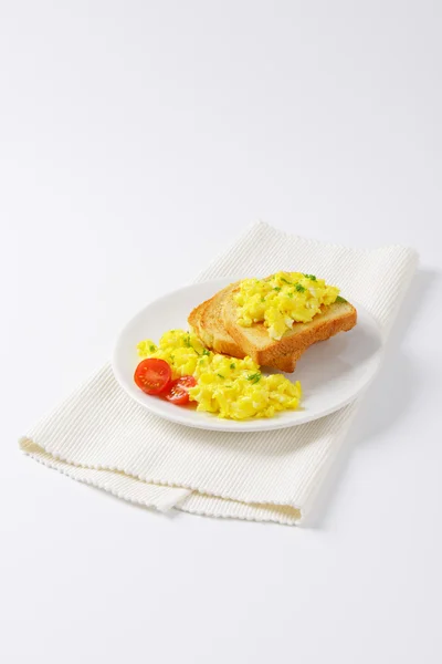 Scrambled eggs with toast — Stock Photo, Image