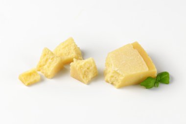 Parmesan peynir parçaları