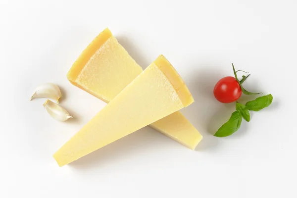 Cuñas de queso parmesano — Foto de Stock
