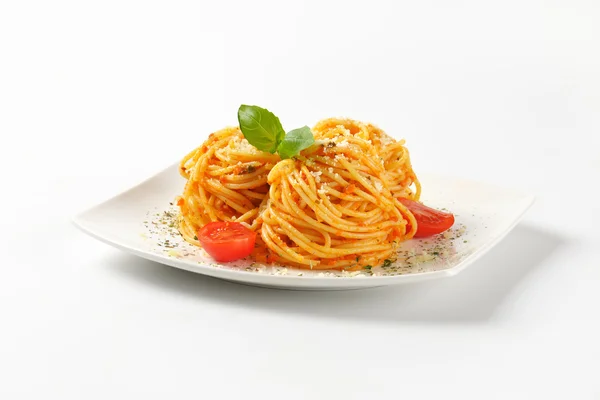 Spaghetti al pesto di pomodoro e parmigiano — Foto Stock