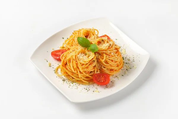 Spaghetti with tomato pesto and parmesan — Stock Photo, Image