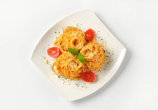 Spaghetti with tomato pesto and parmesan — Stock Photo, Image