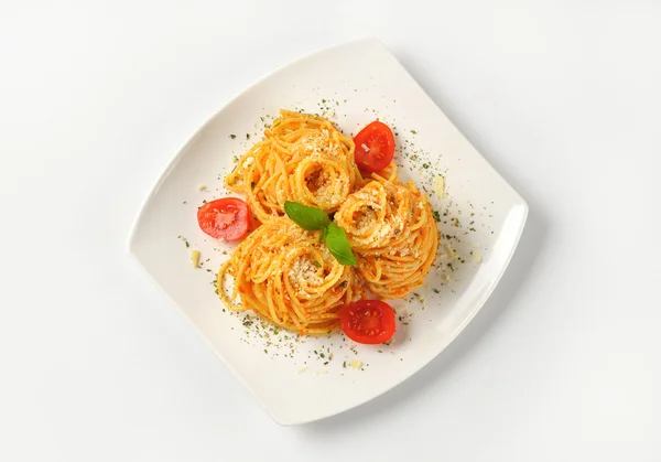 Spaghetti al pesto di pomodoro e parmigiano — Foto Stock