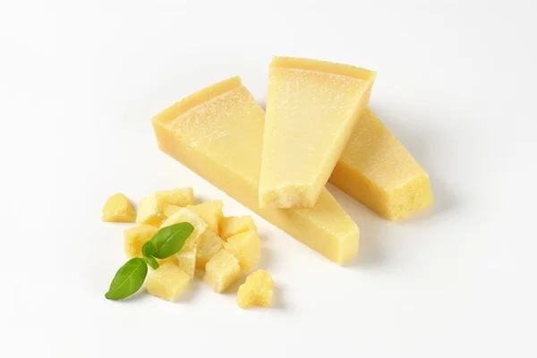 Stukken van Parmezaanse kaas — Stockfoto