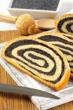 Haşhaşlı rulo dilimlenmiş