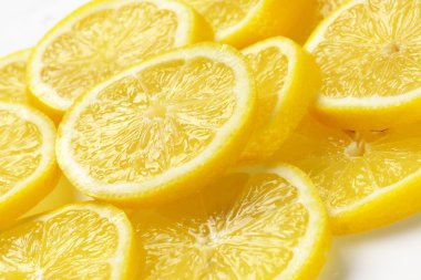 taze limon dilimleri