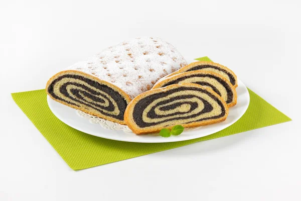 Gesneden maanzaad roll — Stockfoto